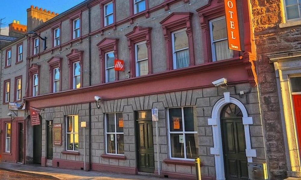 Diners in shock as young girls