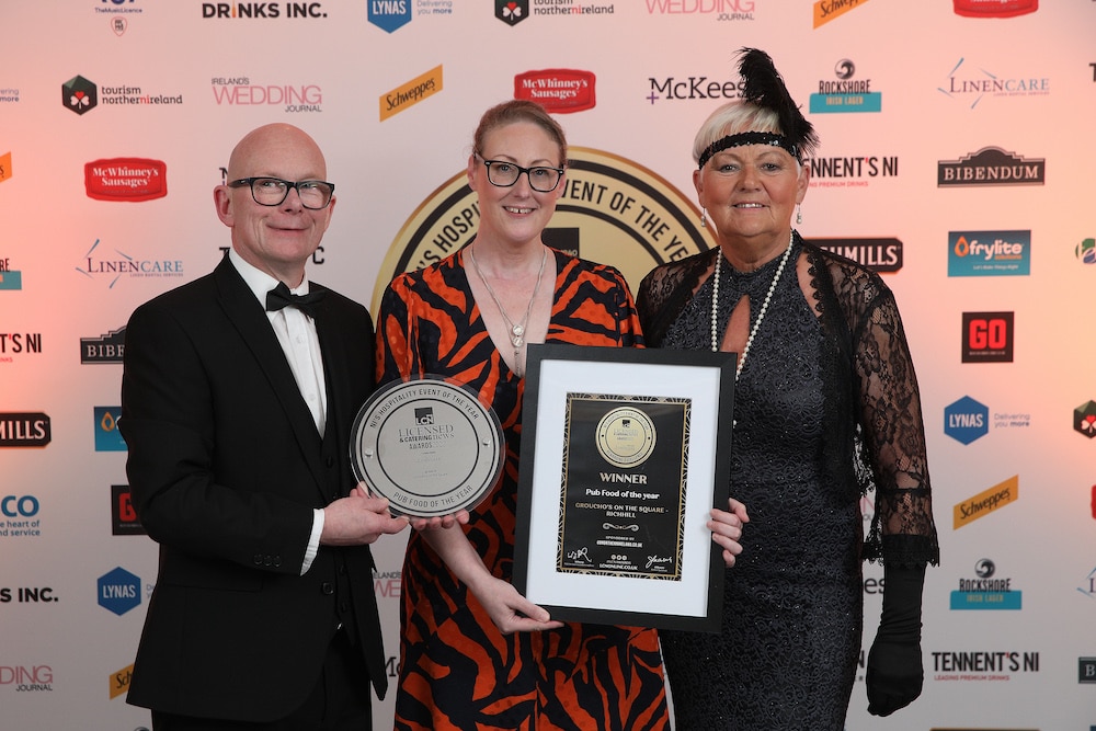 Mervyn and Sarah Steenson of Groucho’s on the Square, Richhill are presented with the Pub Food of the Year Award by Brenda Courtney of the Licenced Catering News Magazine. Photography by Phil Smyth Photography.